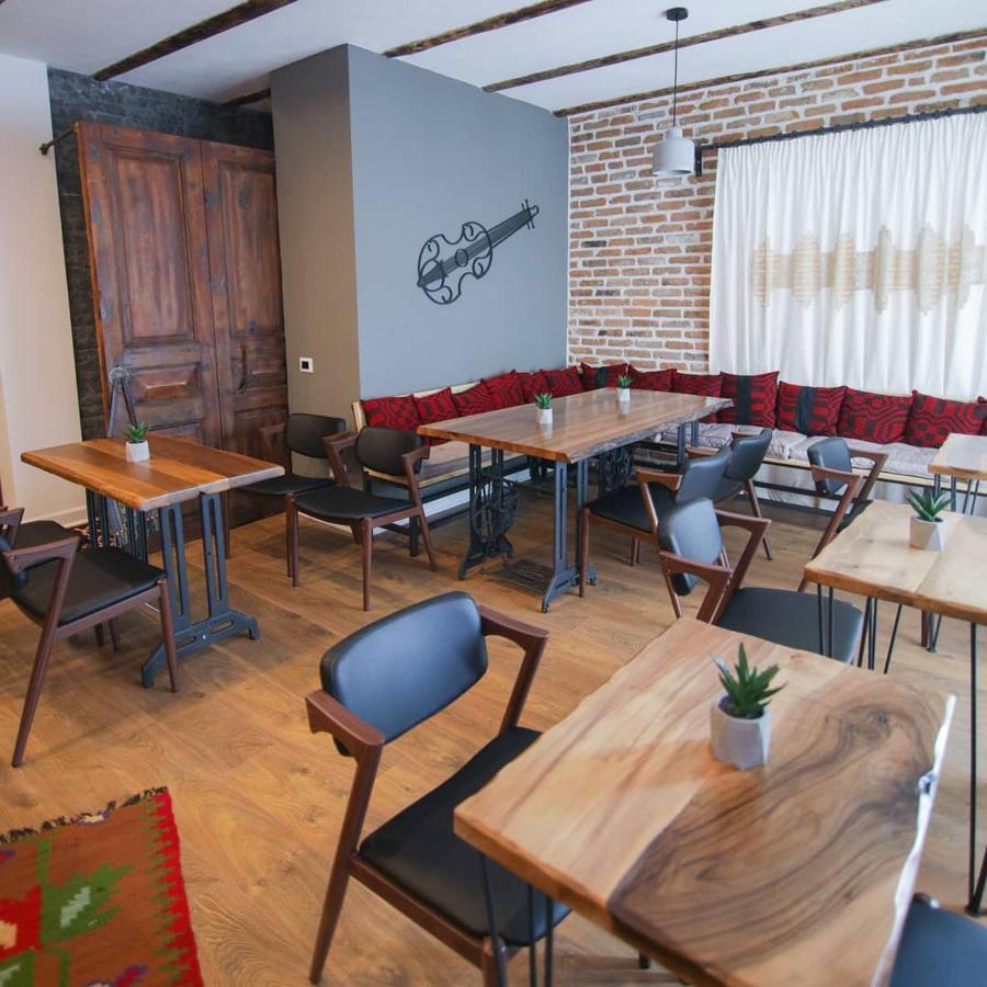 Tres Belle Hotel Korce Buitenkant foto