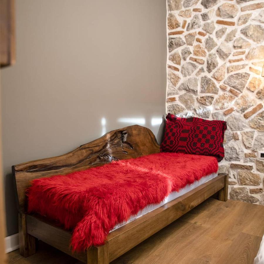 Tres Belle Hotel Korce Buitenkant foto