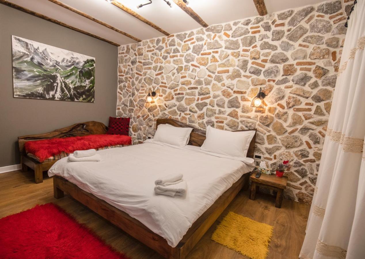 Tres Belle Hotel Korce Buitenkant foto