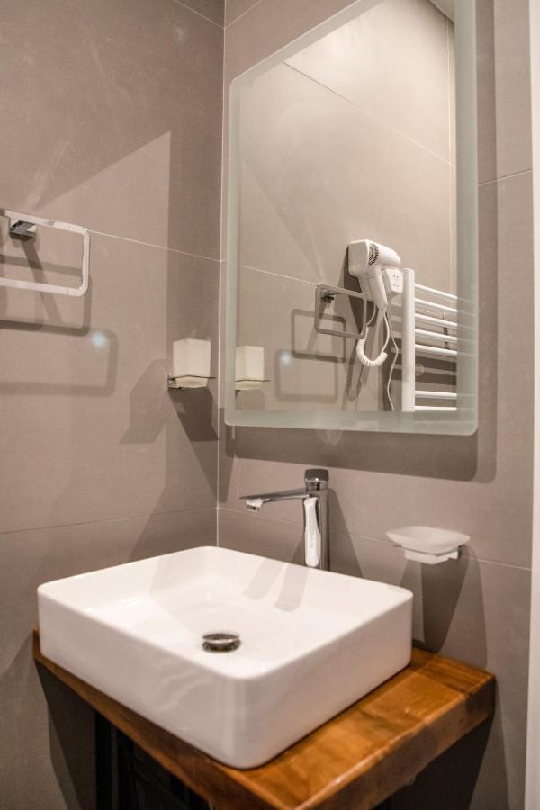Tres Belle Hotel Korce Buitenkant foto
