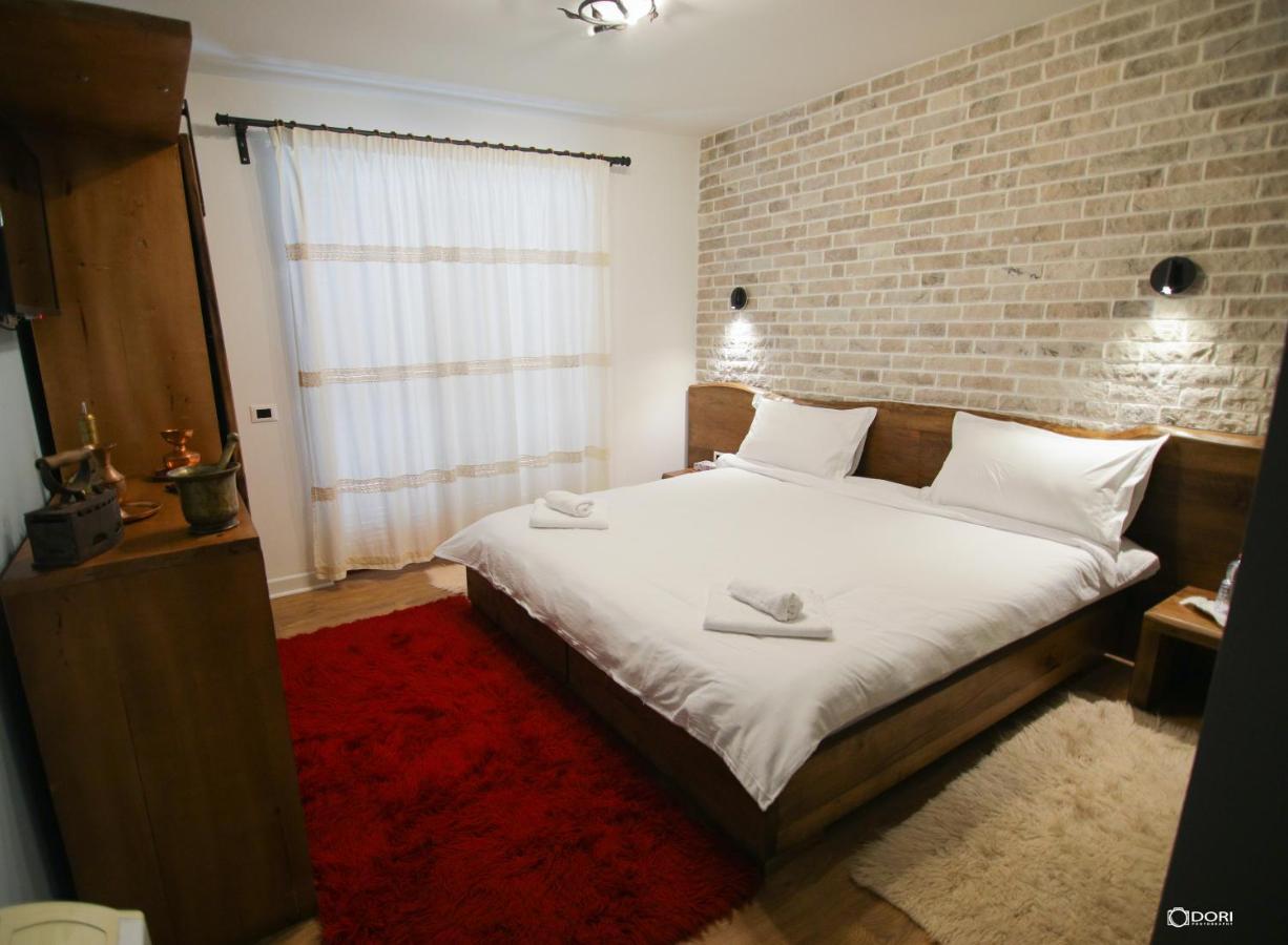 Tres Belle Hotel Korce Buitenkant foto
