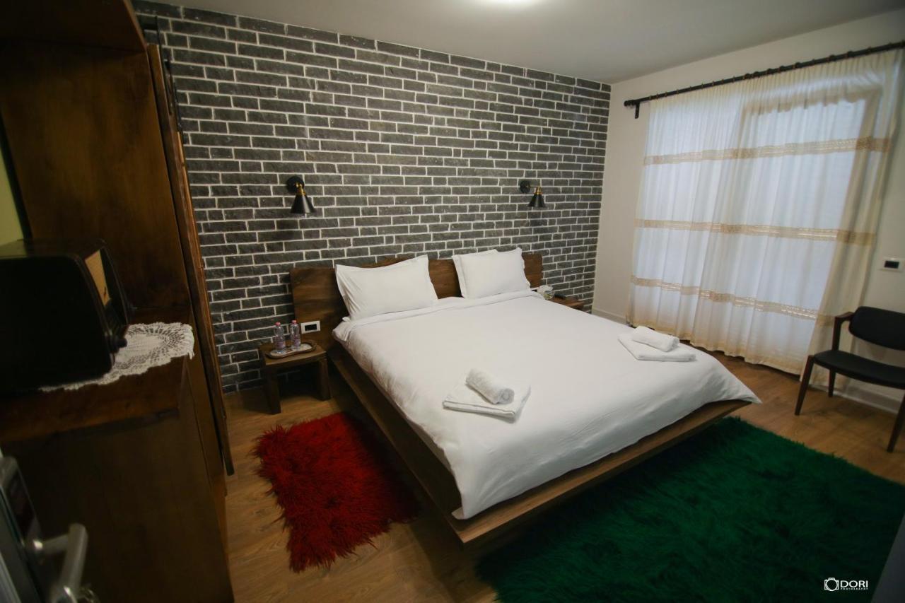 Tres Belle Hotel Korce Buitenkant foto