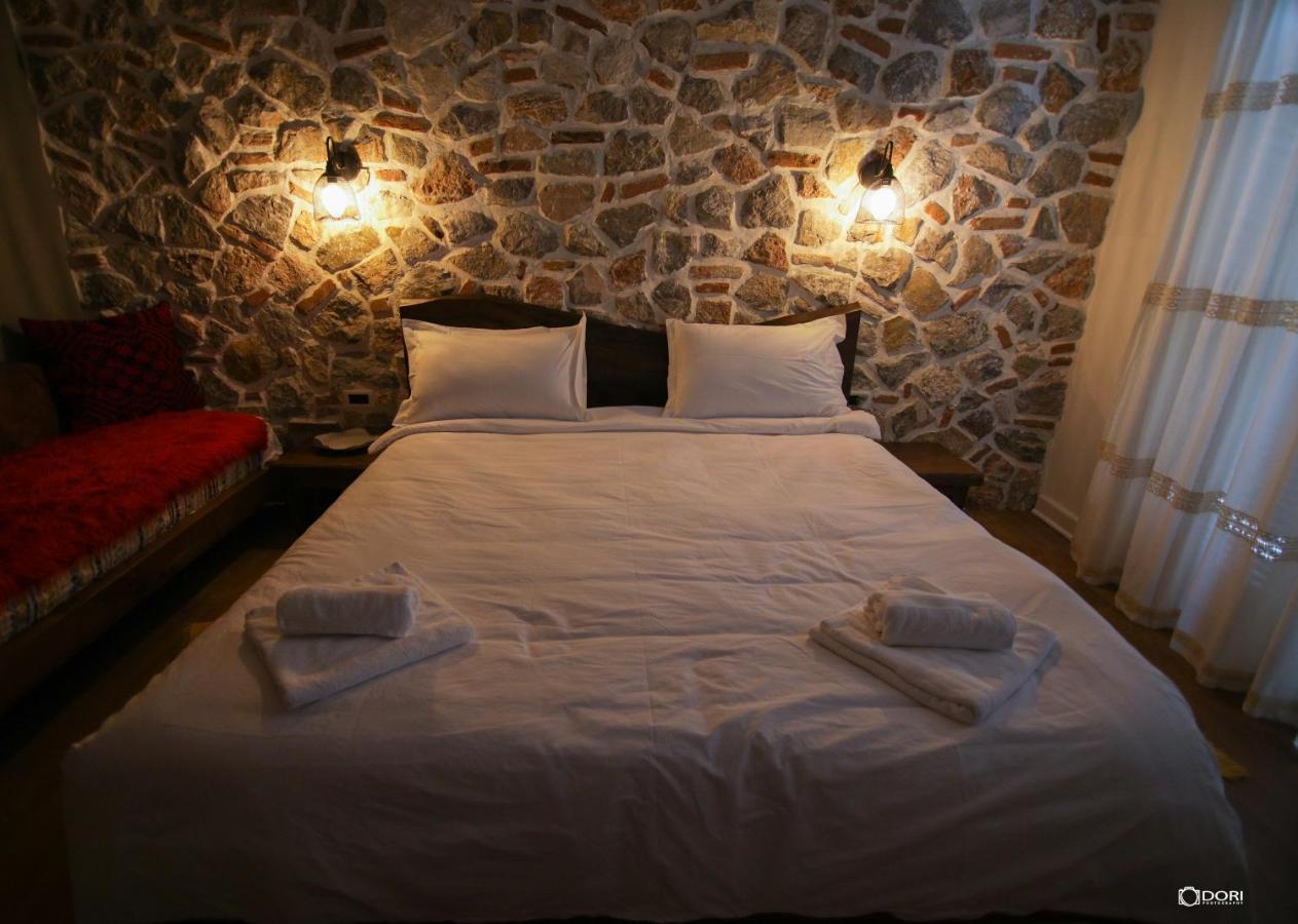 Tres Belle Hotel Korce Buitenkant foto