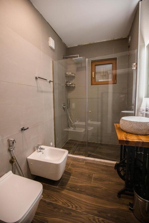 Tres Belle Hotel Korce Buitenkant foto