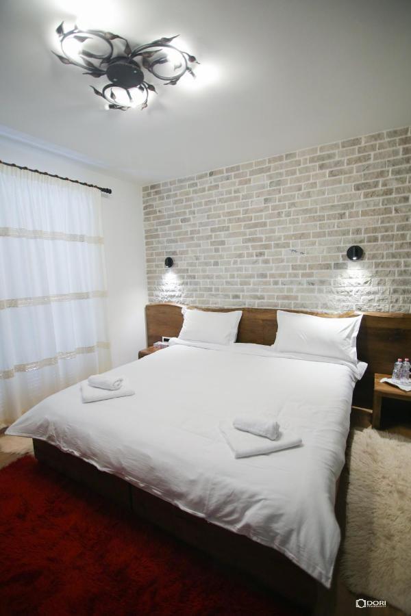 Tres Belle Hotel Korce Buitenkant foto