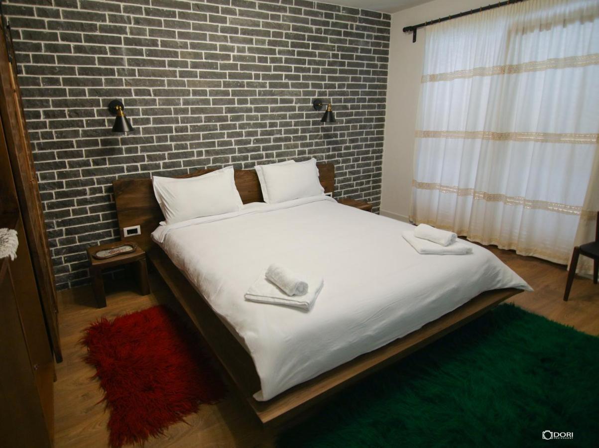 Tres Belle Hotel Korce Buitenkant foto