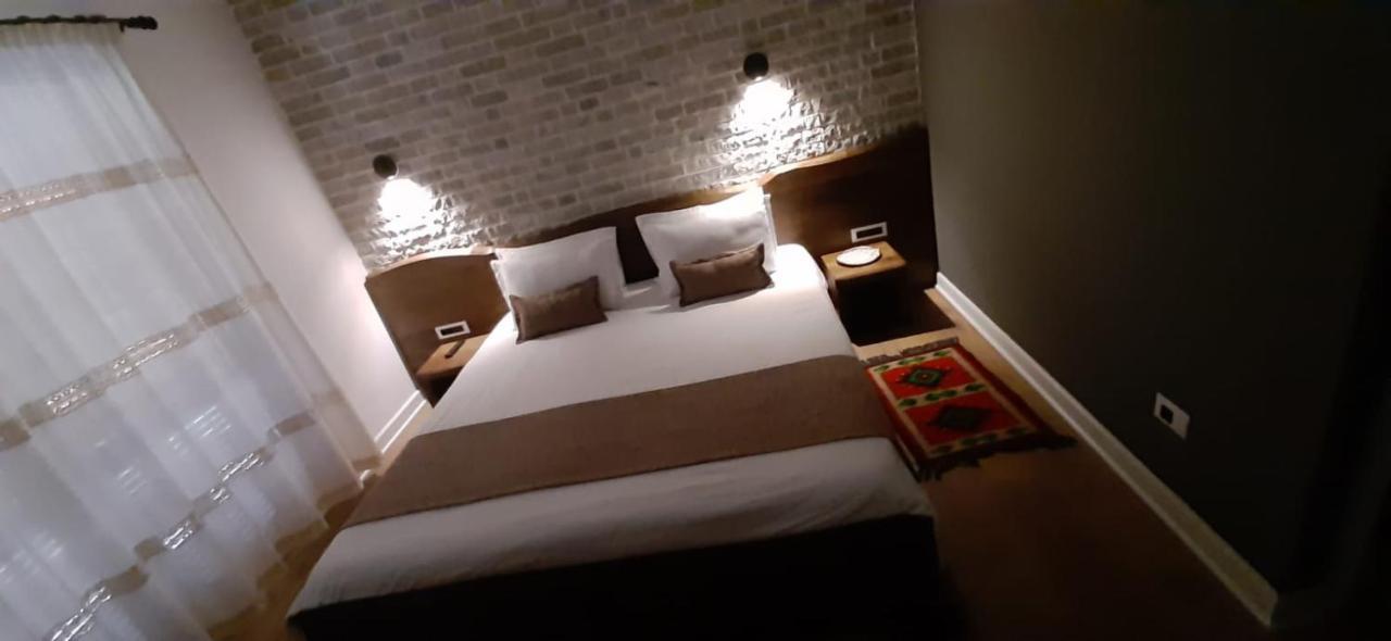 Tres Belle Hotel Korce Buitenkant foto