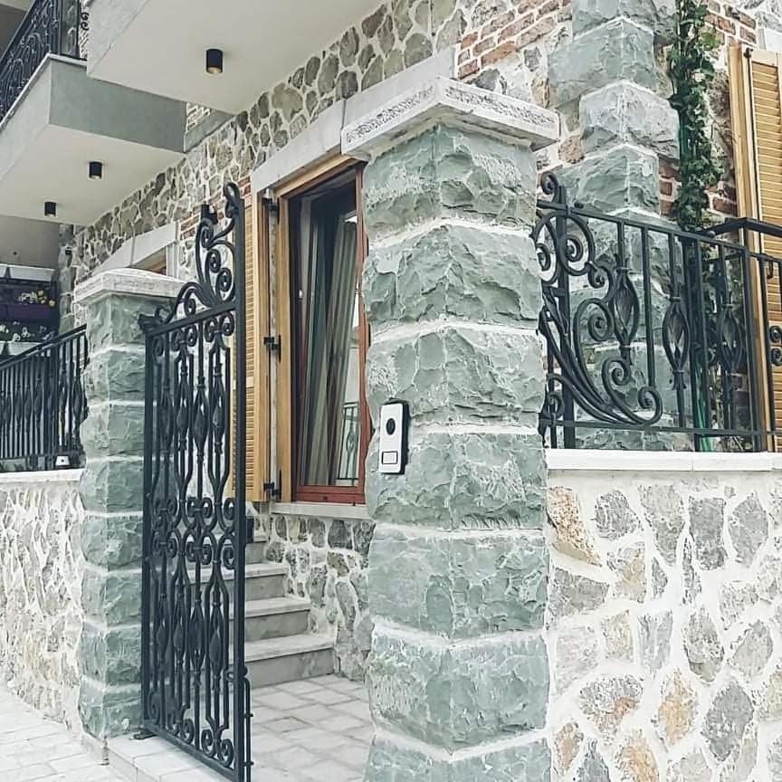 Tres Belle Hotel Korce Buitenkant foto